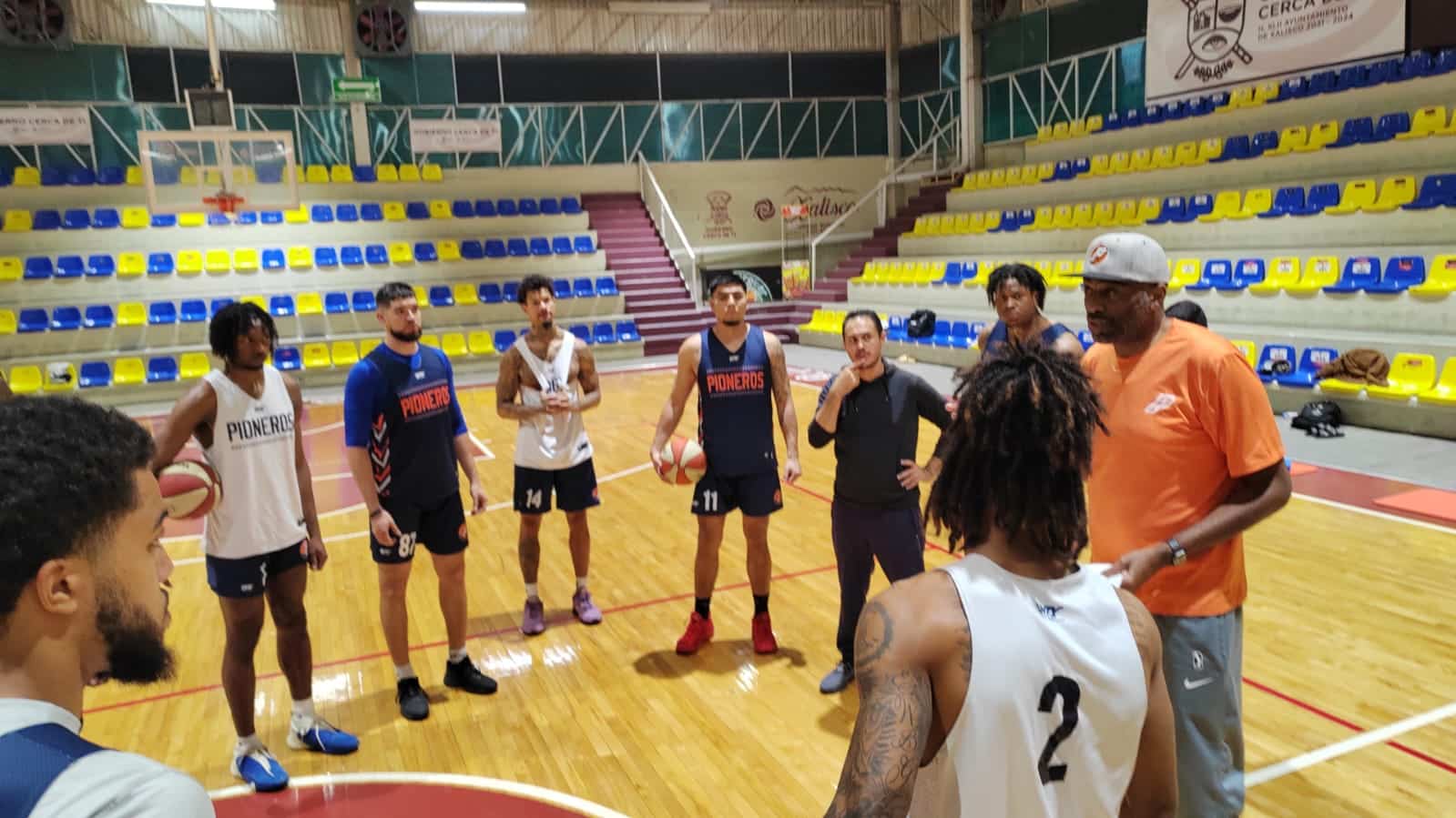 Pioneros de Los Mochis en su entrenamiento previo a su debut en la Copa Huichol.