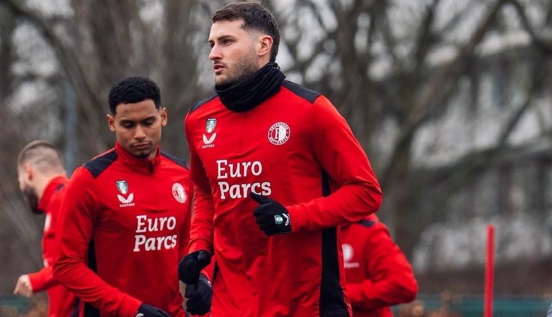Santiago Giménez en entrenamiento del Feyenoord.