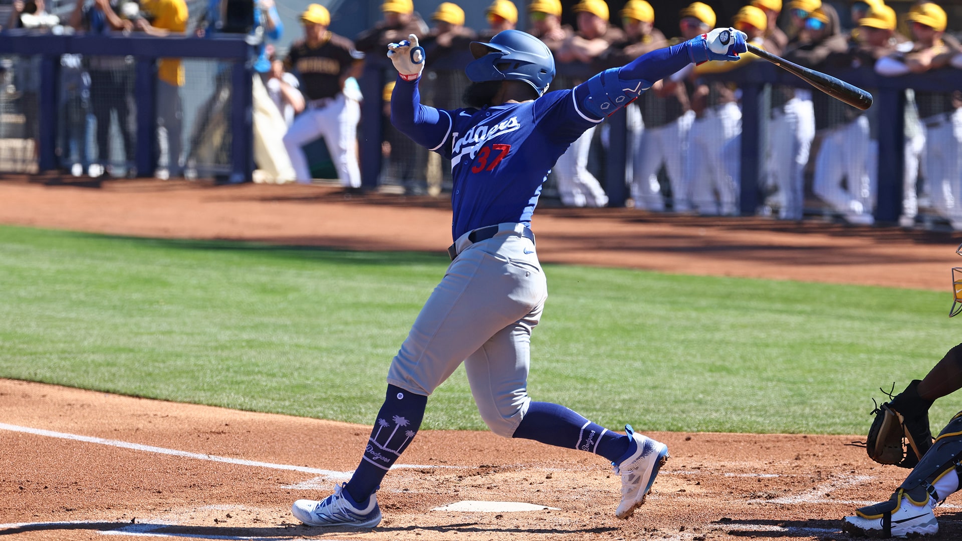 LOS DODGERS CAYERON ANTE RANGERS