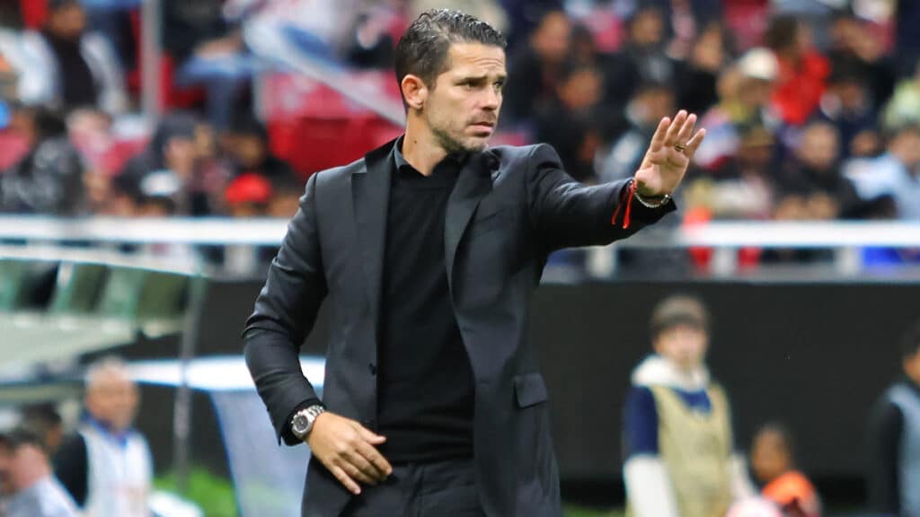 FERNANDO GAGO Y EL NUEVO AIRE QUE LE HA DADO A LAS CHIVAS