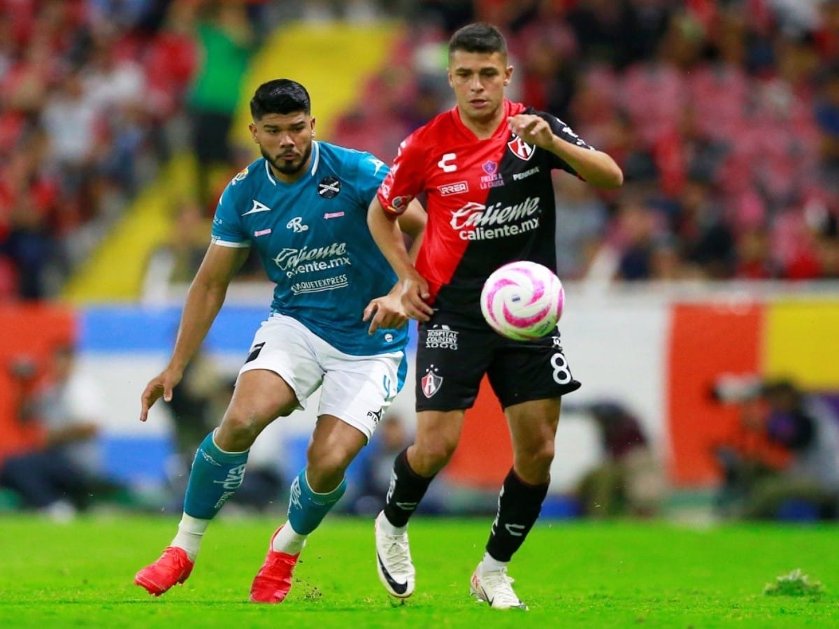 MAZATLÁN Y ATLAS EN LA PELEA POR EL BALÓN