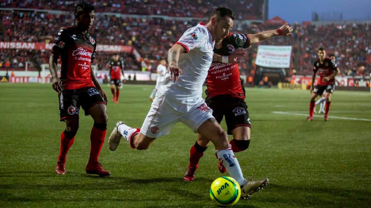 XOLOS Y DIABLOS EN UNA PELEA DE GANAR O MORIR