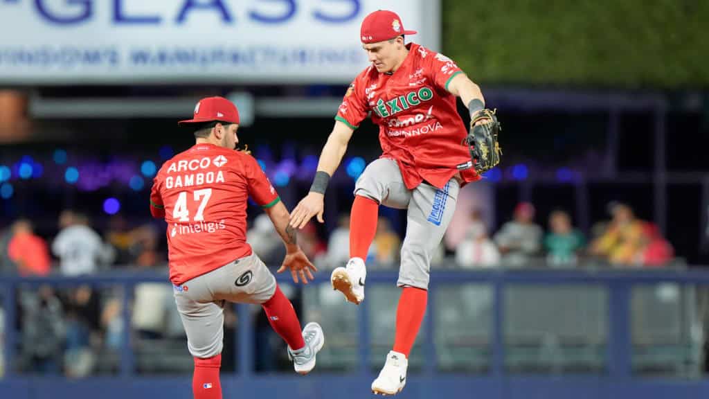 JOSÉ CARDONA FESTEJA EL TRIUNFO ANTE DOMINICANA