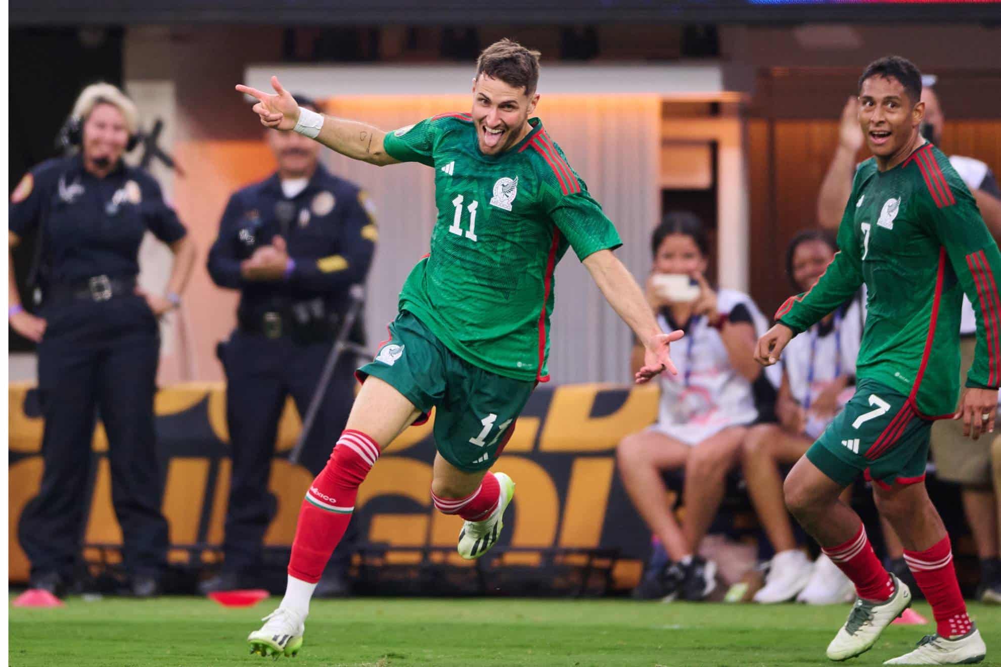 SANTI FESTEJA SU GOL