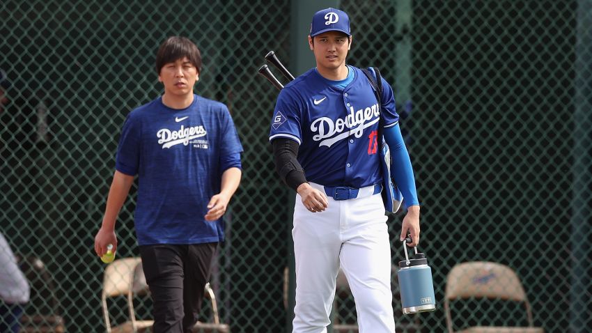EL NIPÓN INGRESANDO AL CAMPO DE ENTRENAMIENTO