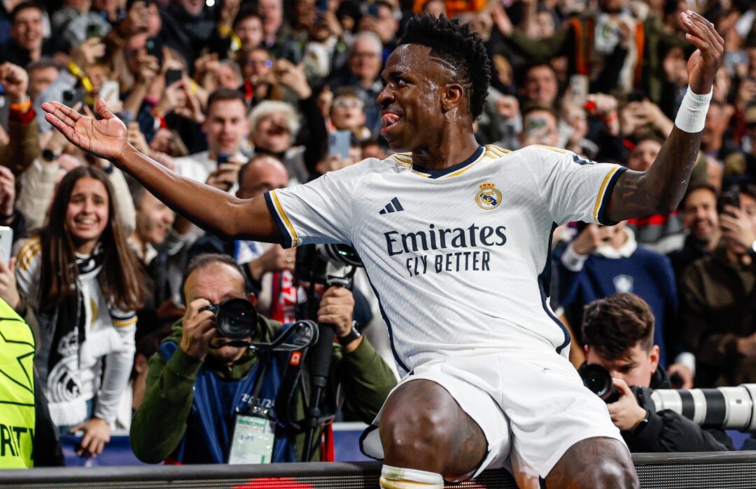VINICIUS JÚNIOR FESTEJA CON EL REAL MADRID