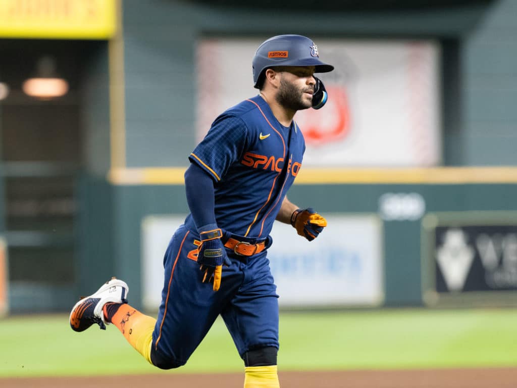 YORDAN ÁLVAREZ CONCTA CUADRANGULAR