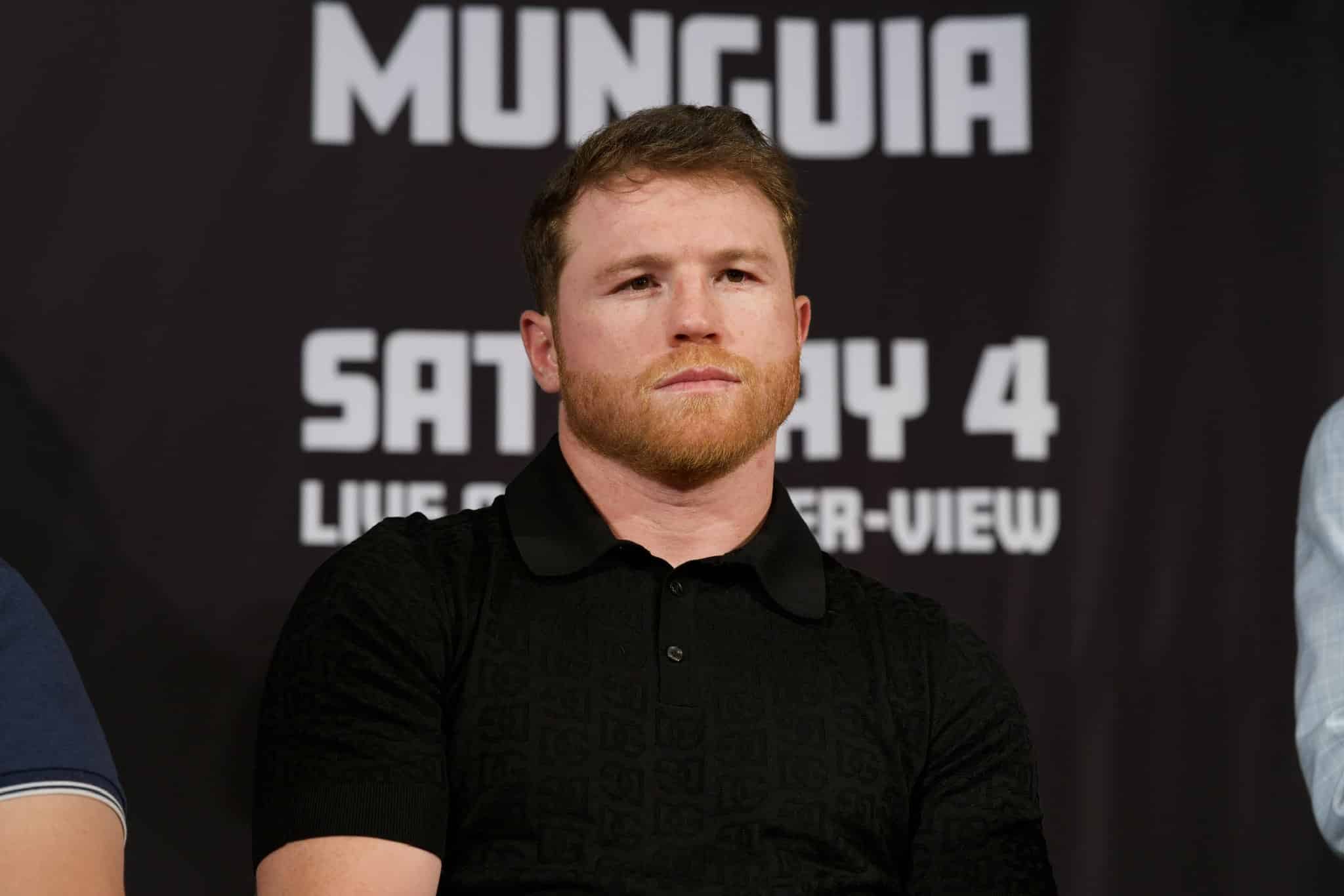 SAÚL 'CANELO' ÁLVAREZ DURANTE LA CONFERENCIA DE PRENSA DE SU PELEA CON JAIME MUNGUÍA