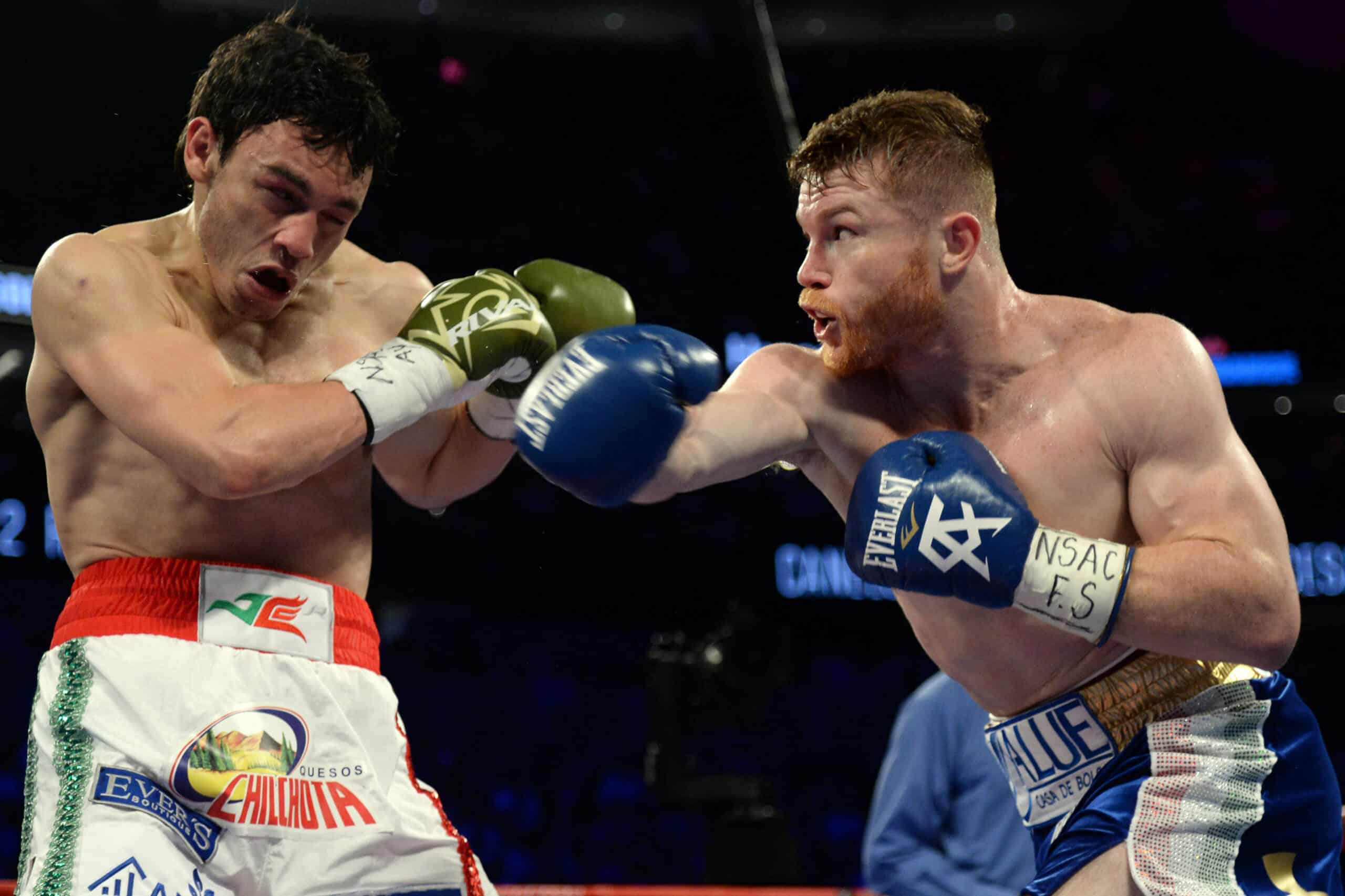 CANELO ÁLVAREZ GOLPEA A JULIO CÉSAR CHÁVEZ JR
