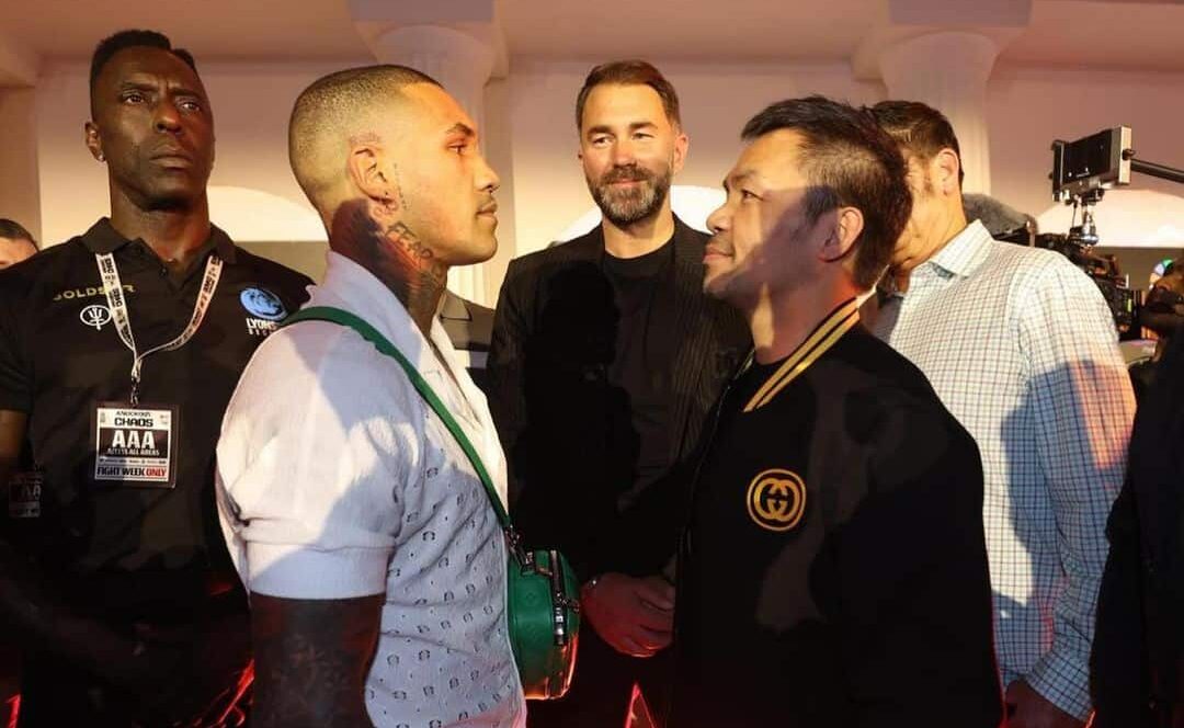 CONOR BENN A LA IZQUIERDA Y MANNY PACQUIAO A LA DERECHA, CARA A CARA