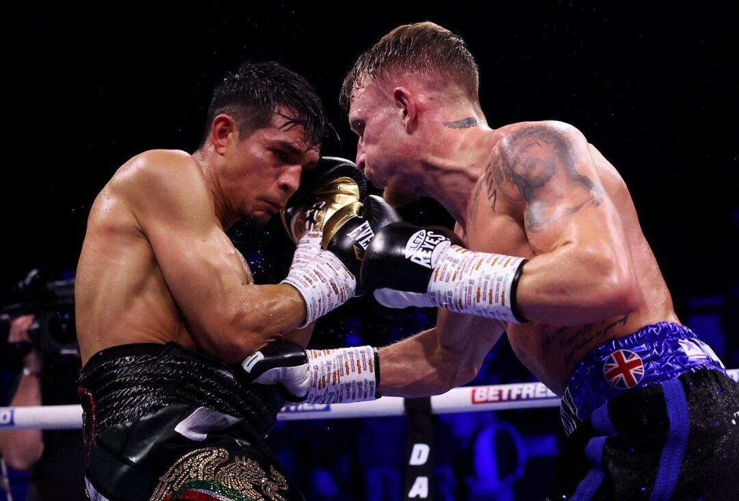 DALTON SMITH GOLPEA AL CUERPO AL 'CHON' ZEPEDA