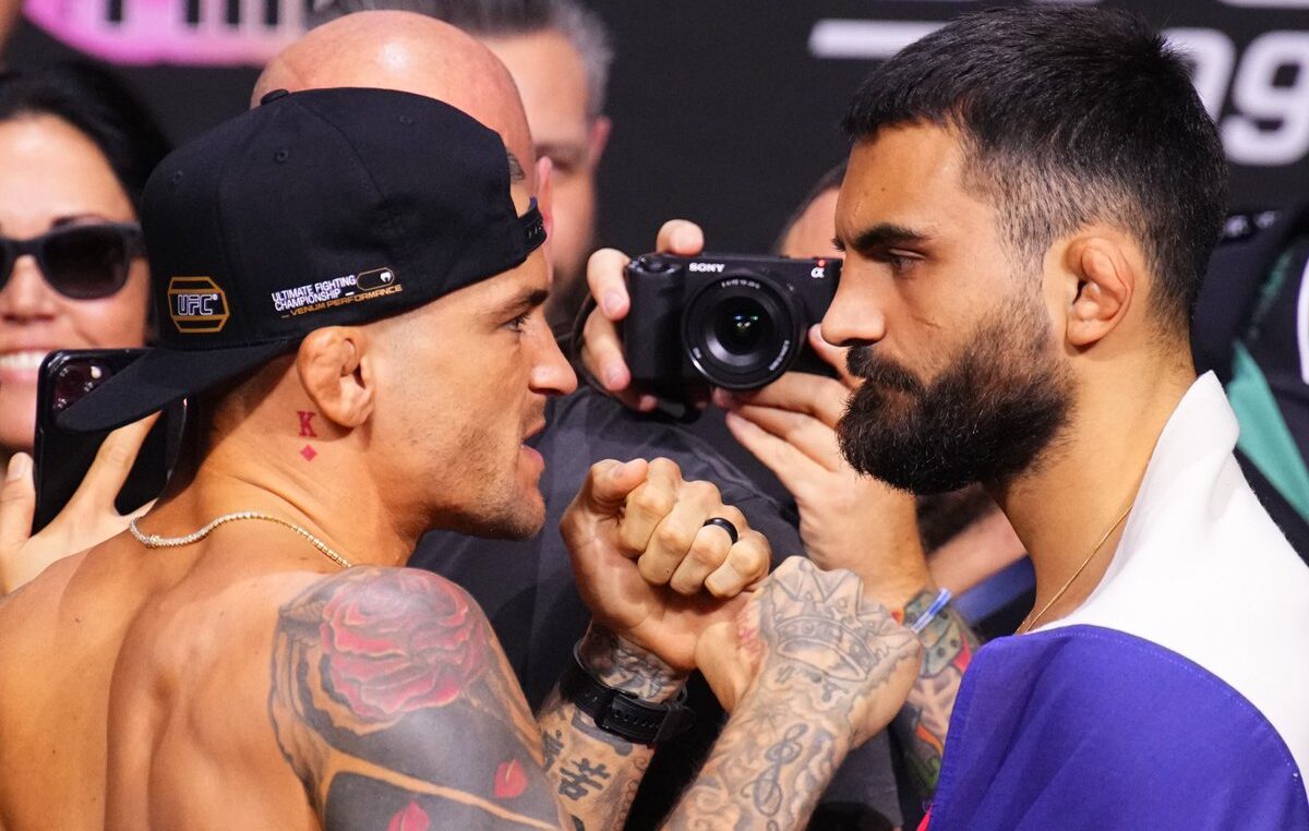 DUSTIN PORIER A LA IZQUIERDA Y BENOIT SAINT DENIS A LA DERECHA, CARA A CARA TRAS EL PESAJE