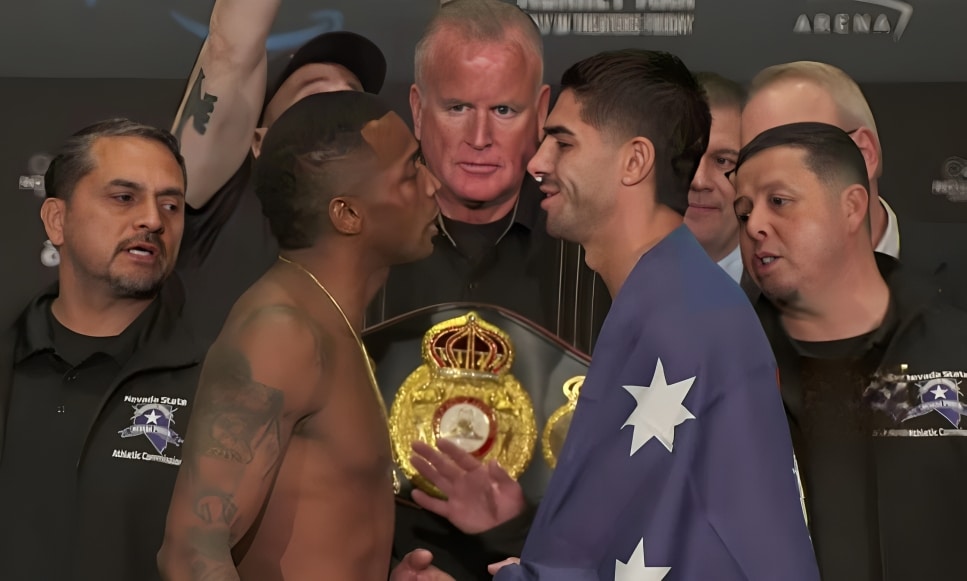 ERISLANDY LARA A LA IZQUIERDA Y MICHAEL ZERAFA A LA DERECHA, CARA A CARA TRAS EL PESAJE
