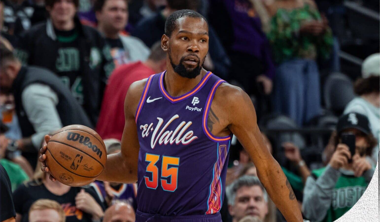 KEVIN DURANT DE LOS PHOENIX SUNS BOTA EL BALÓN