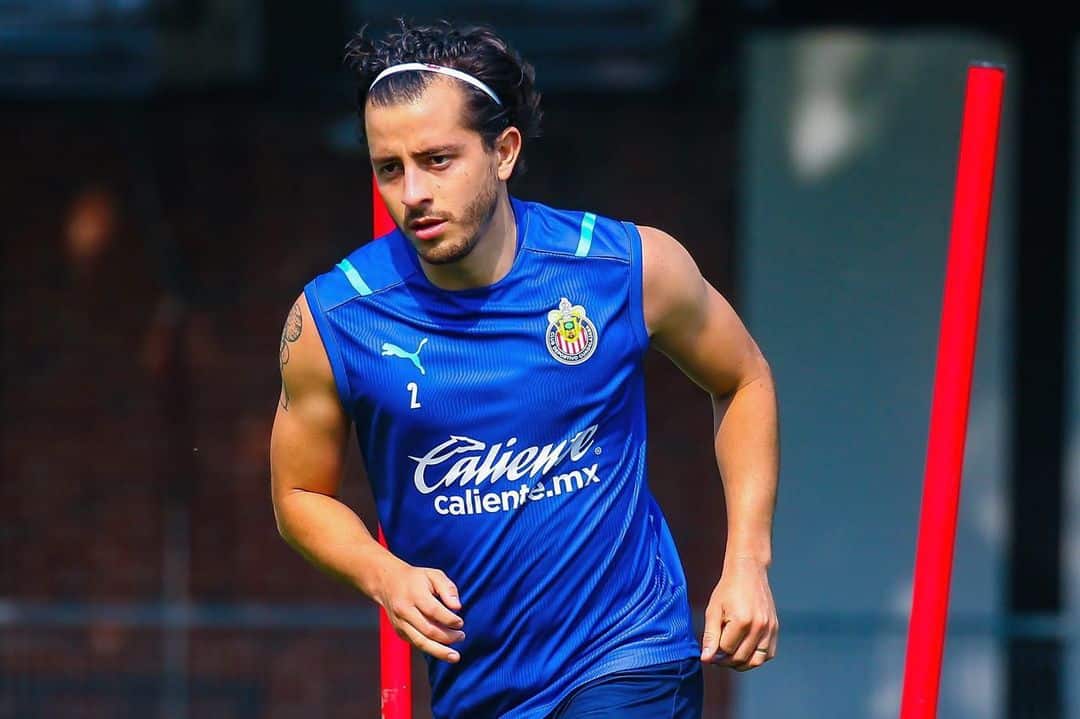 Alan Mozo en entrenamiento de Chivas.