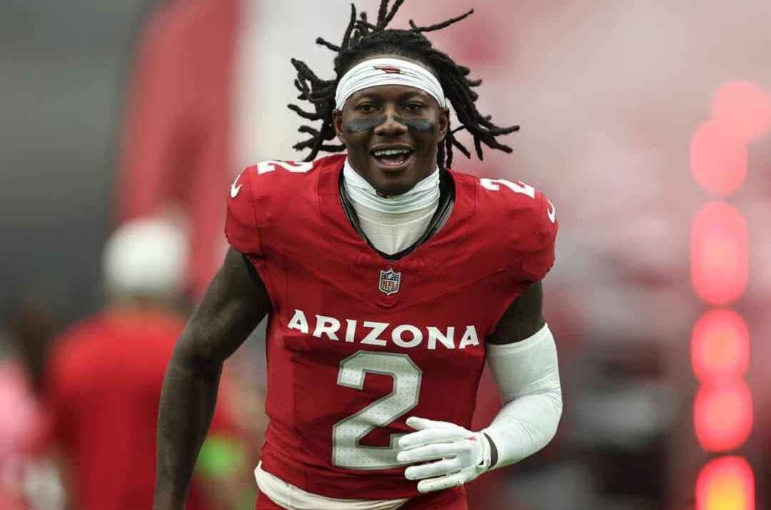 MARQUISE BROWN SALE AL CAMPO PARA LOS CARDINALS