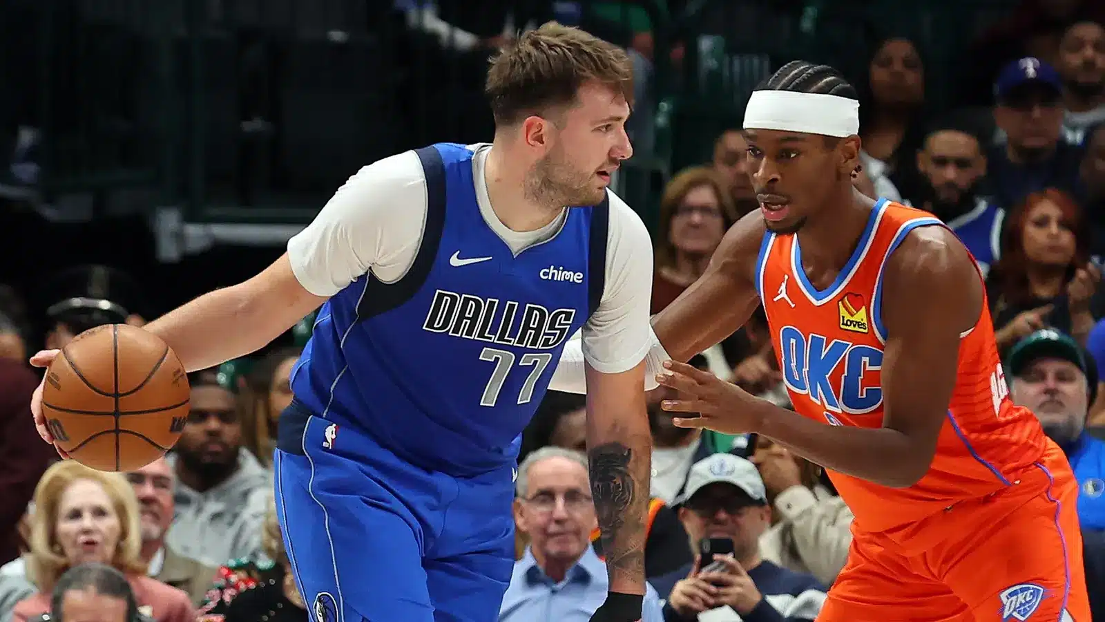 LUKA DONCIC DE LOS MAVERICKS DEFENDIDO POR SHAI GILGEOUS-ALEXANDER DEL THUNDER