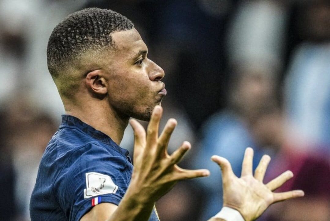 KYLIAN MBAPPÉ CELEBRA CON FRANCIA