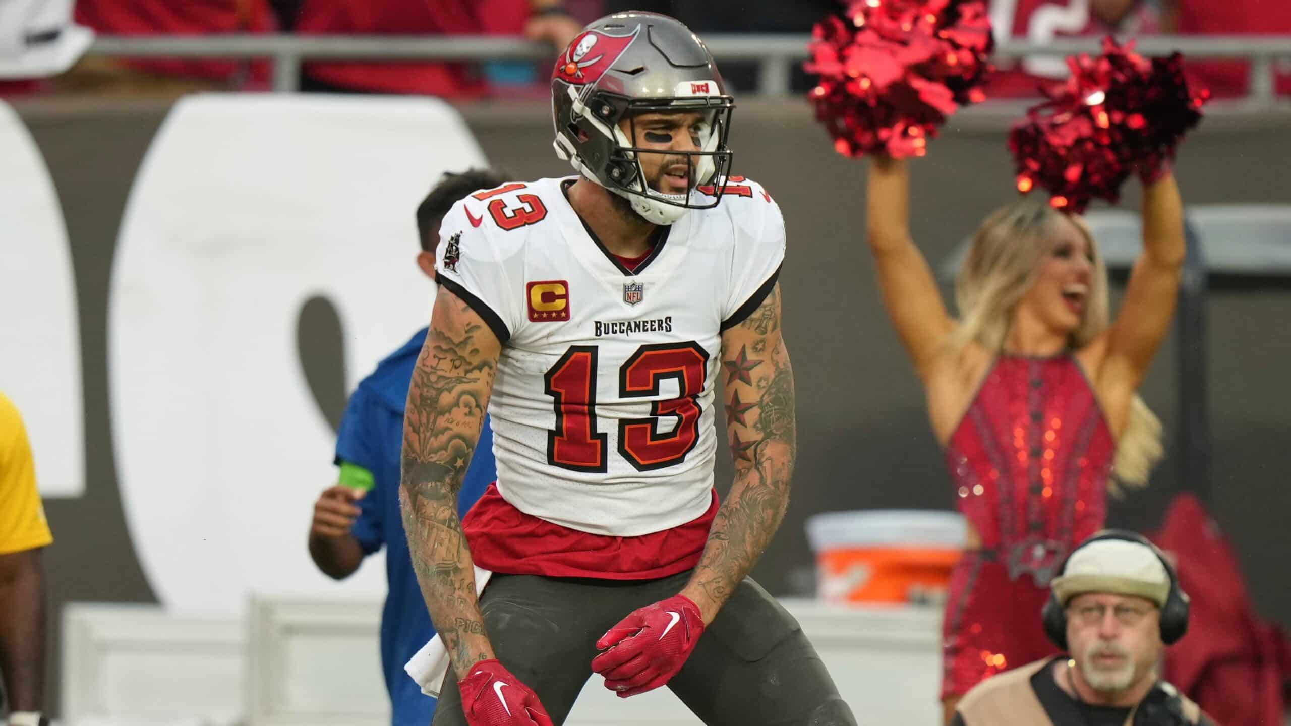 MIKE EVANS CELEBRA CON LOS BUCCANEERS