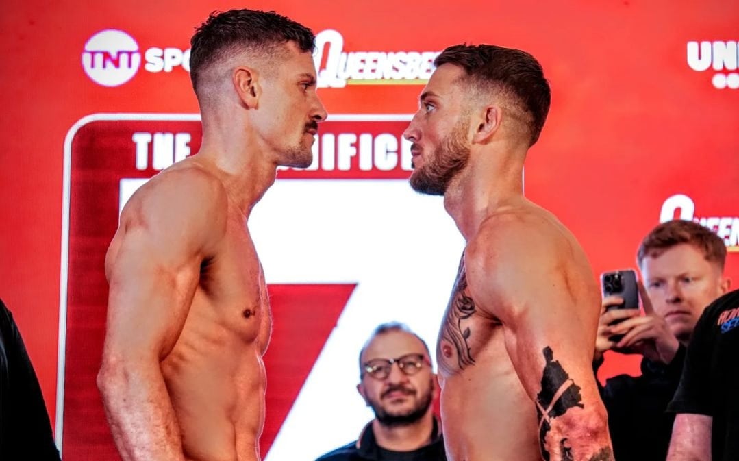 NATHAN HEANEY A LA IZQUIERDA Y BRAD PAULS A LA DERECHA CARA A CARA TRAS EL PESAJE