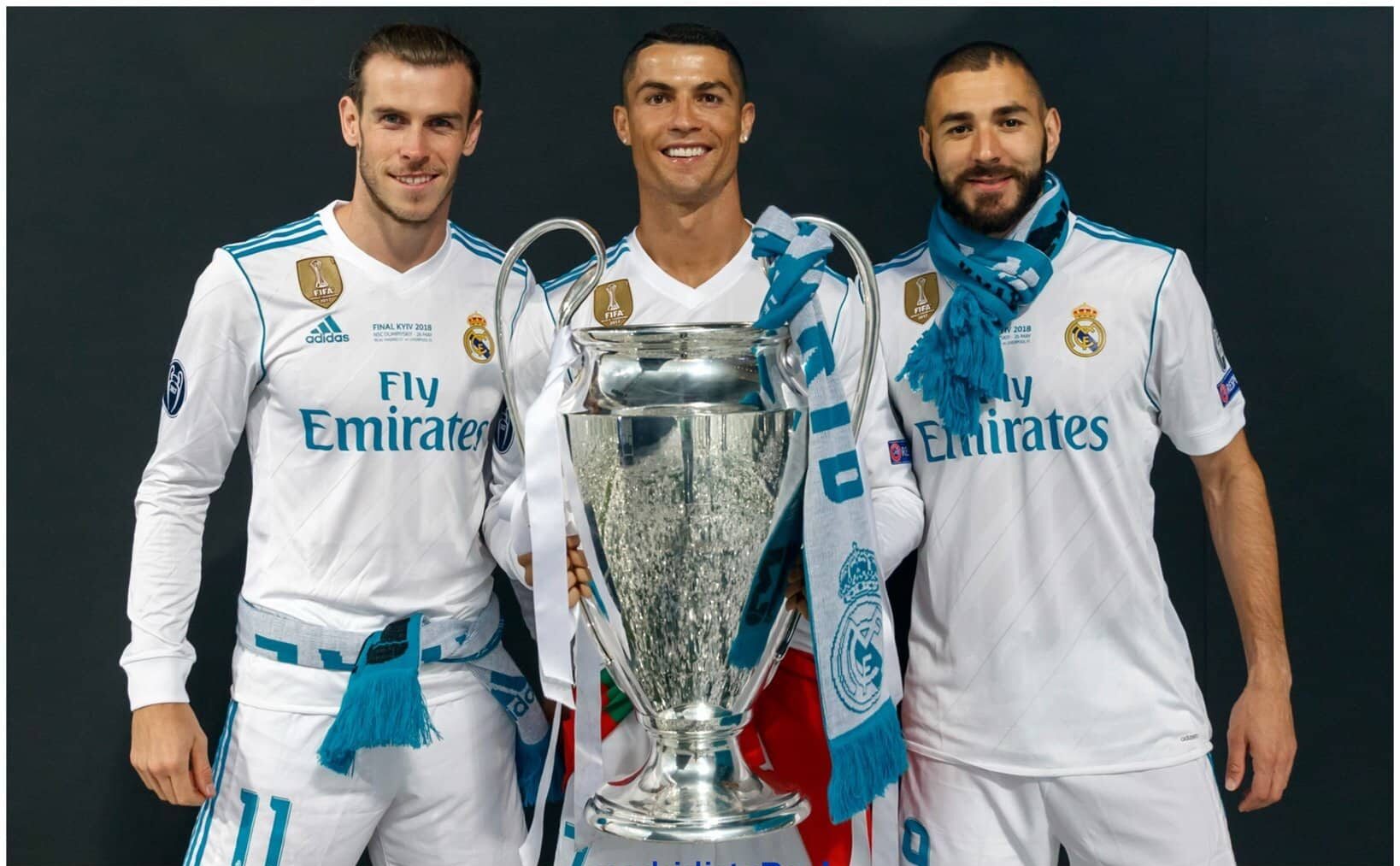 GARETH BALE A LA IZQUIERDA, CRISTIANO RONALDO AL CENTRO, Y KARIM BENZEMA A LA DERECHA CON EL REAL MADRID