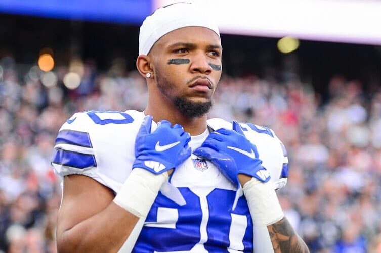TONY POLLARD DURANTE UN CALENTAMIENTO DE LOS COWBOYS