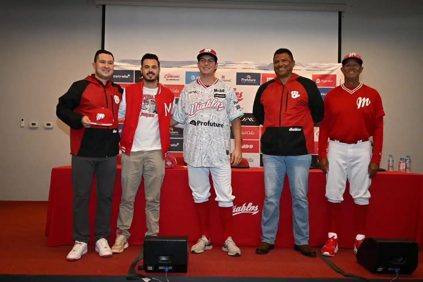 BAUER SE UNE A LOS DIABLOS ROJOS DEL MÉXICO