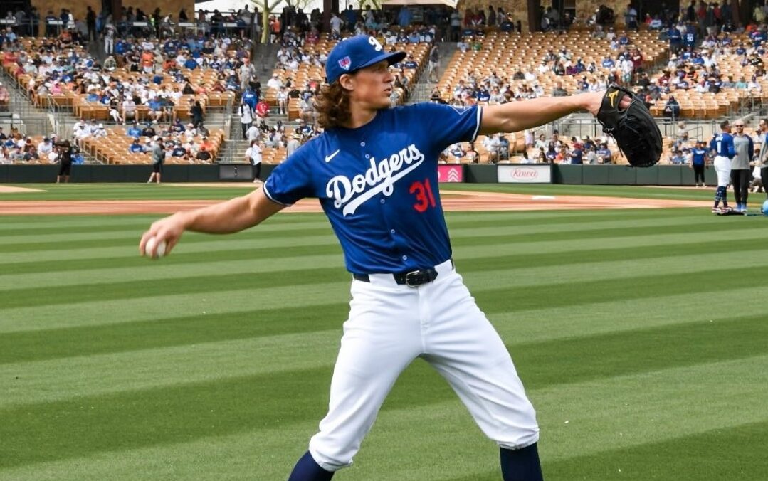 TYLER GLASNOW CALENTANDO CON LOS DODGERS
