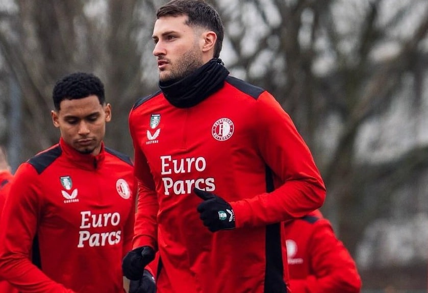 Santiago Giménez en un entrenamiento con el Feyennoord.