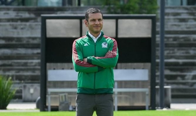 Jaime Lozano en entrenamiento de la Selección Mexicana.