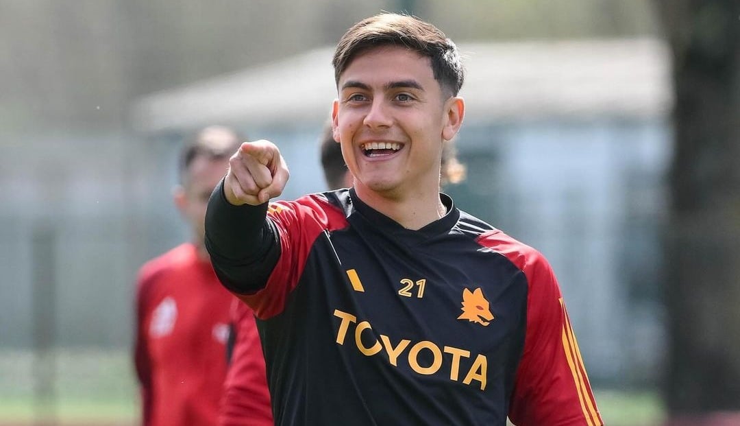 Paulo Dybala en entrenamiento de la Roma.