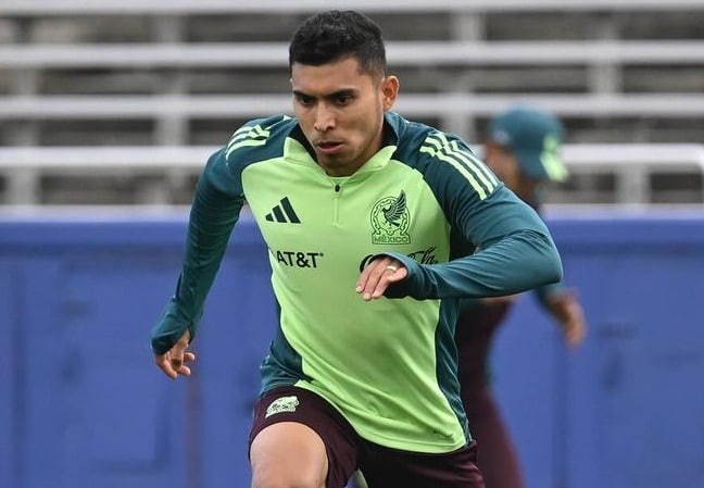 Orbelin Pineda en entrenamiento con el Tricolor.