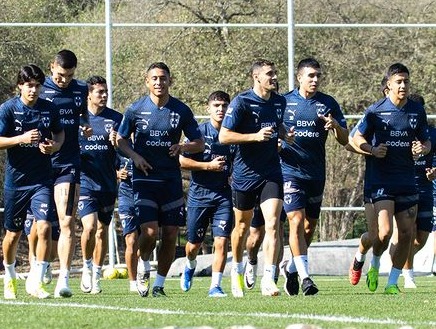Jugadores de Rayados de Monterrey en entrenamiento en el Barrial.