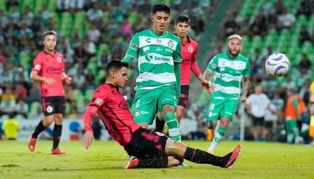 SANTOS BUSCA RECUPERAR LA PELOTA