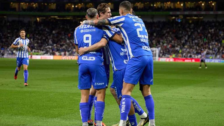 RAYADOS FESTEJA ÑA VICTORIA
