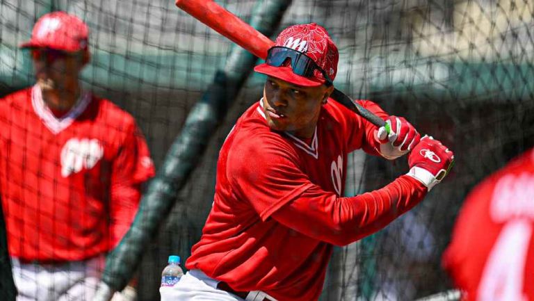 ROBINSON CANÓ CON EL UNIFORME ROJO