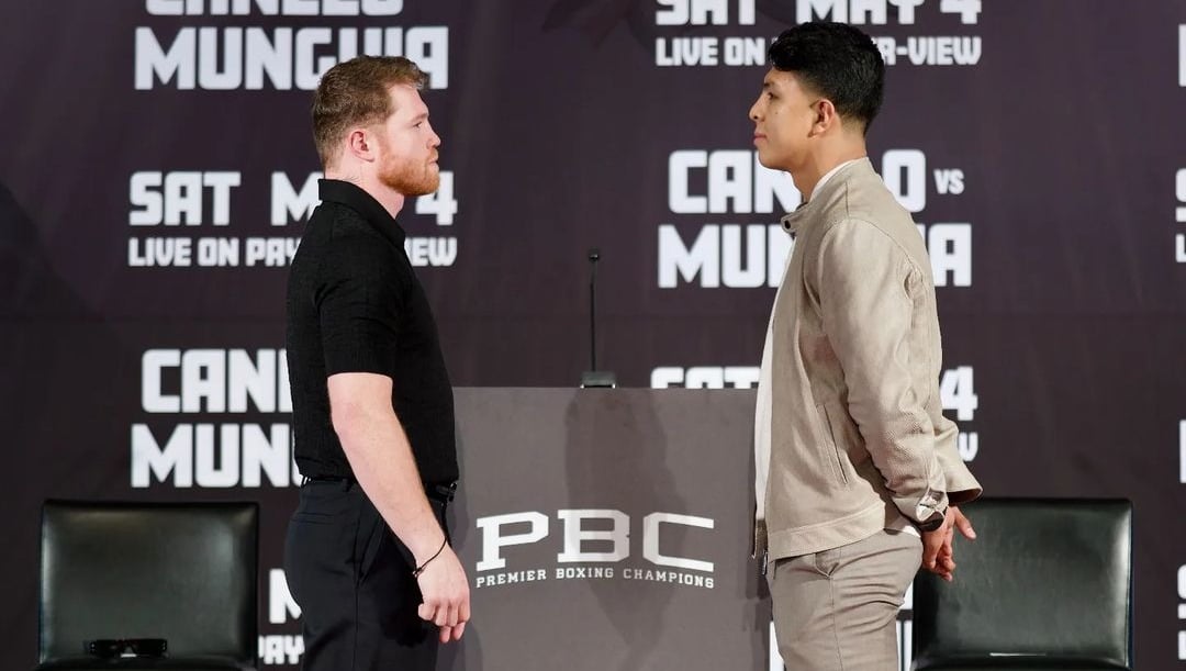 CANELO A LA IZQUIERDA Y MUNGUÍA A LA DERECHA CARA A CARA TRAS LA PRIMERA CONFERENCIA DE PRENSA