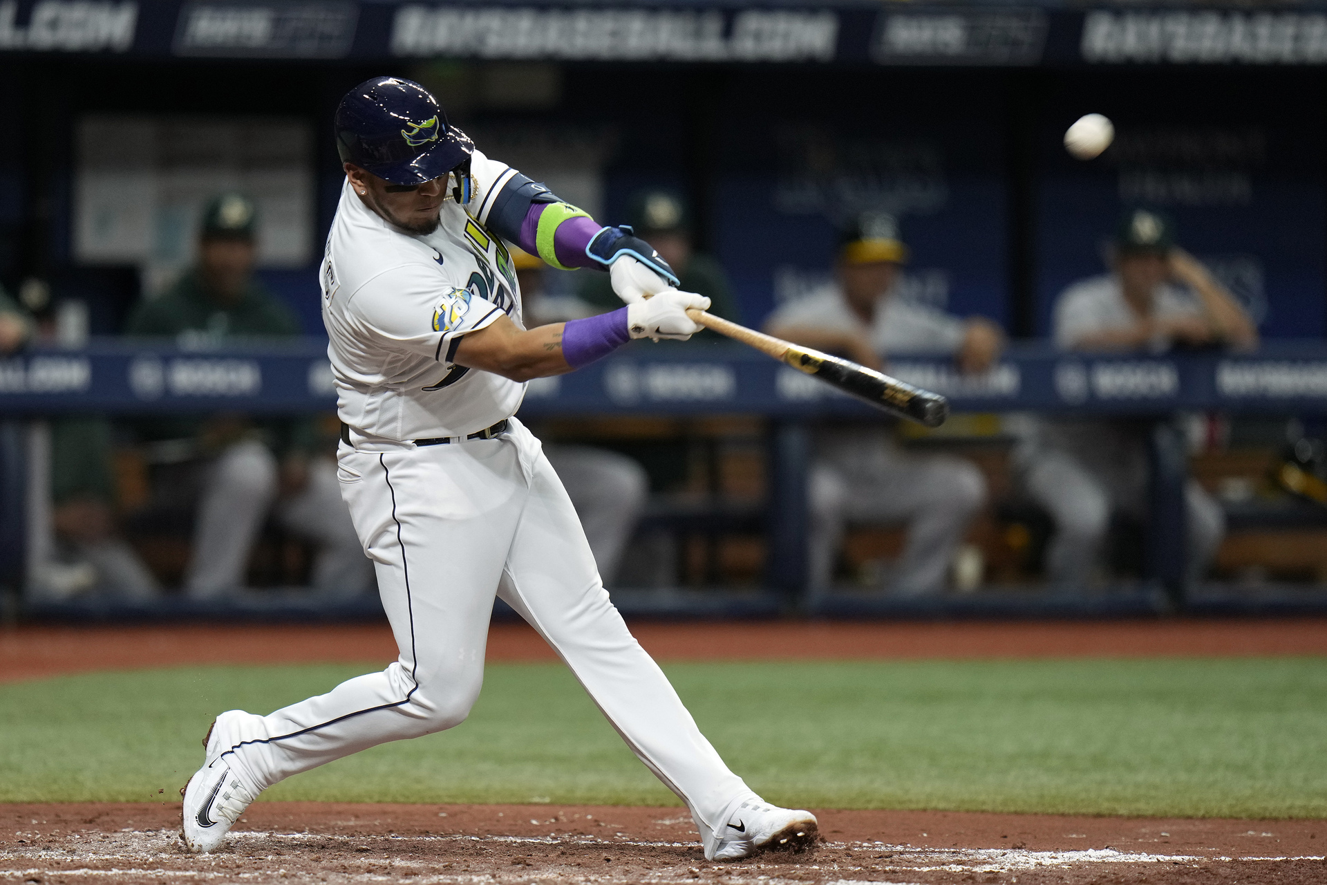 PAREDES PEGA SU PRIMER CUADRANGULAR