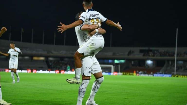 PUMAS FESTEJA LA VICTORIA