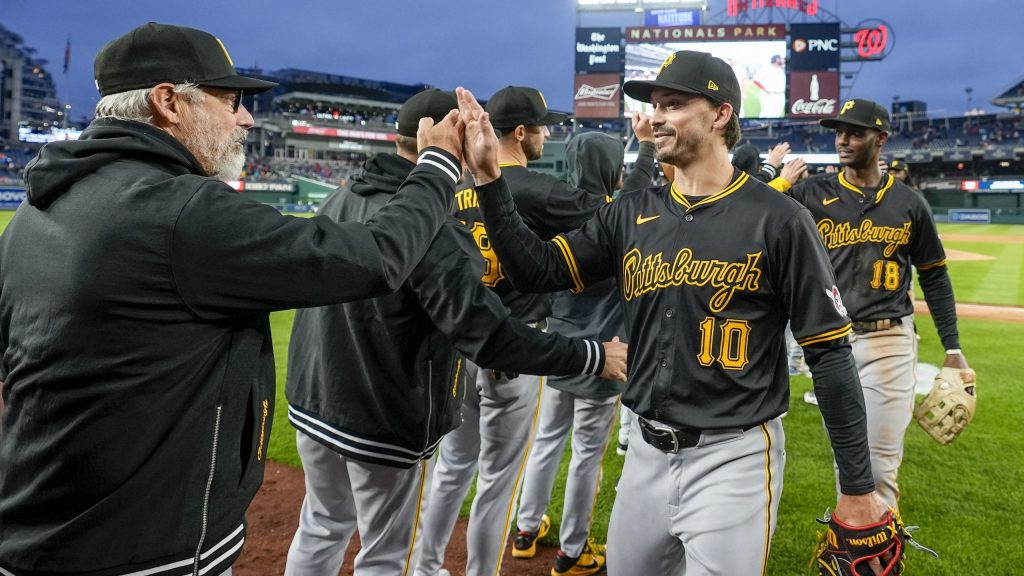 PIRATES MARCHA INVICTO CON MARCA DE 5-0