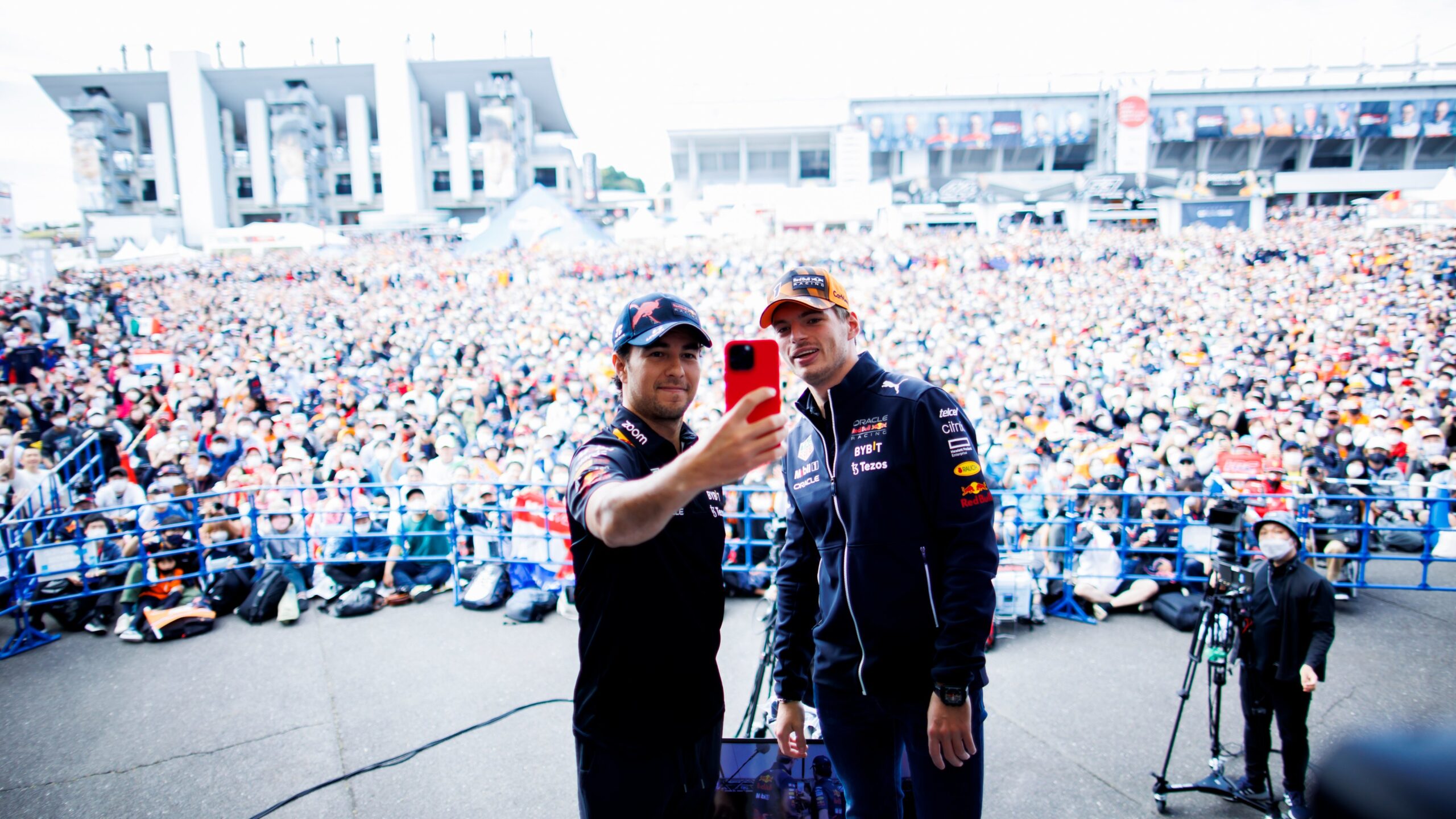 CHECO MAX RED BULL