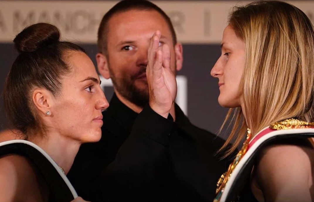 ELLIE SCOTNEY A LA IZQUIERDA Y SEGOLENE LEFEBVRE A LA DERECHA, CARA A CARA TRAS EL PESAJE