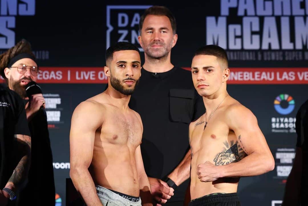 GALAL YAFAI A LA IZQUIERDA Y AGUSTÍN GAUTO A LA DERECHA, POSAN PARA LA FOTO TRAS EL PESAJE