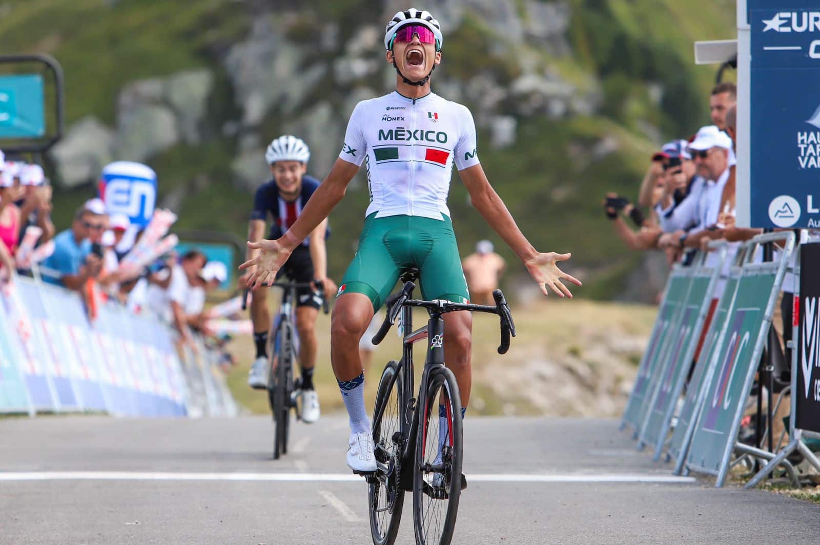 EL MEXICANO GANANDO UNA CARRERA EN EUROPA