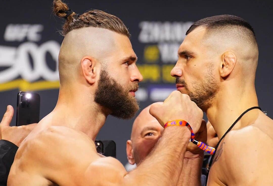 JIŘÍ PROCHÁZKA A LA IZQUIERDA Y ALEKSANDAR RAKIC A LA DERECHA, CARA A CARA TRAS EL PESAJE