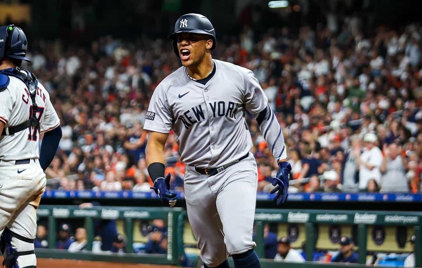 JAUN SOTO CELEBRA CON LOS YANKEES