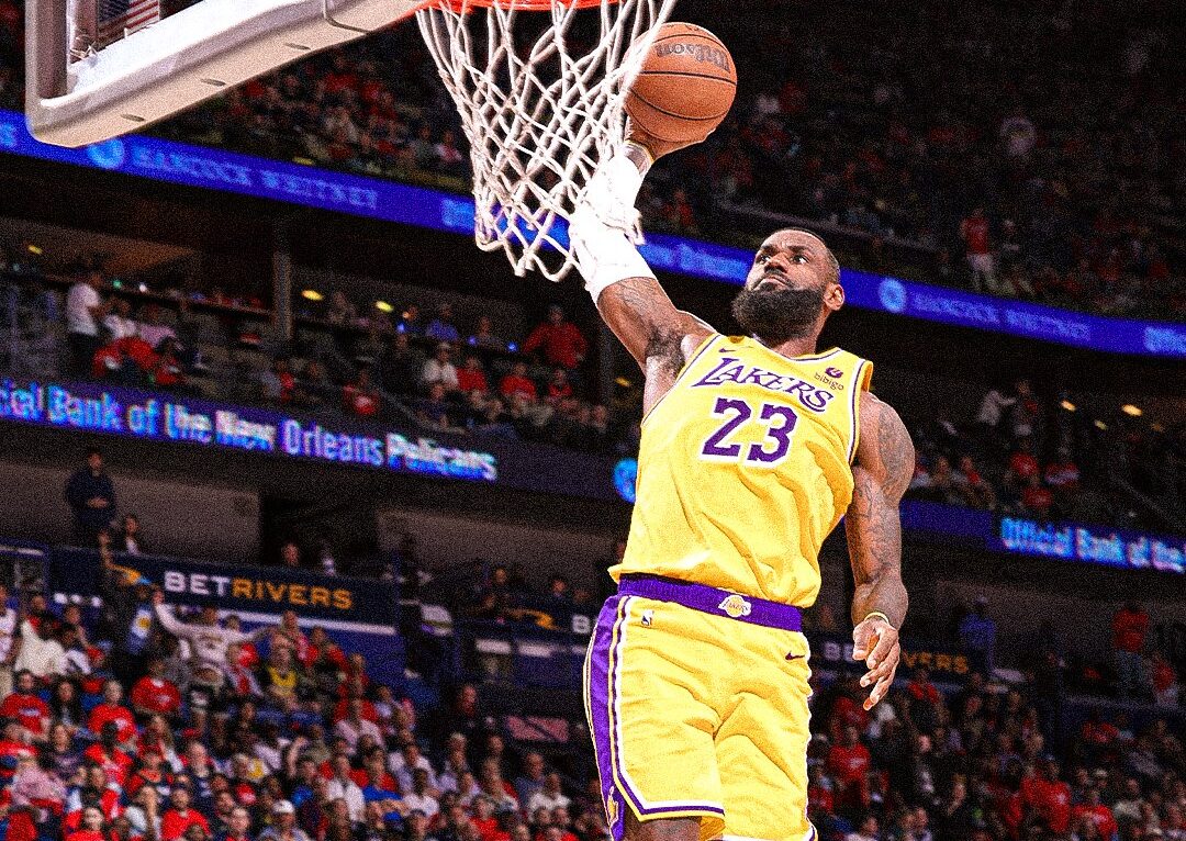 LEBRON JAMES HACE UNA CLAVADA PARA LOS LAKERS ANTE LOS PELICANS