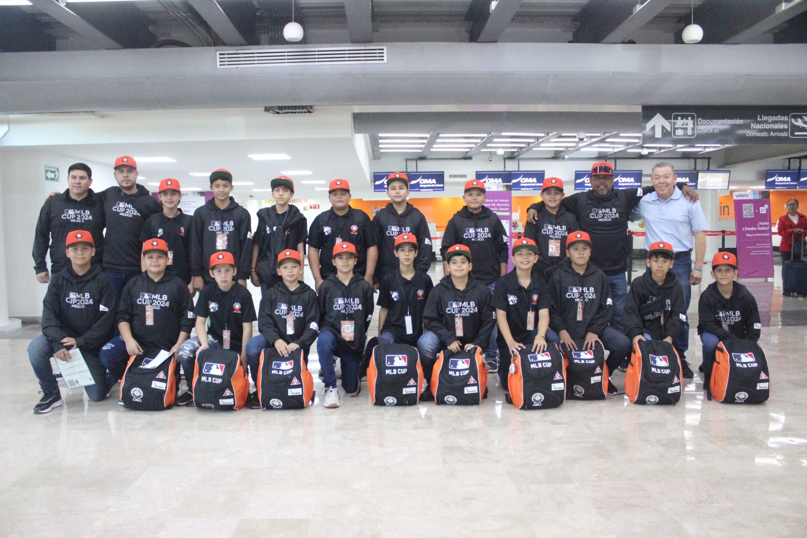 EQUIPO DE SINALOA POSA PARA LA FOTO