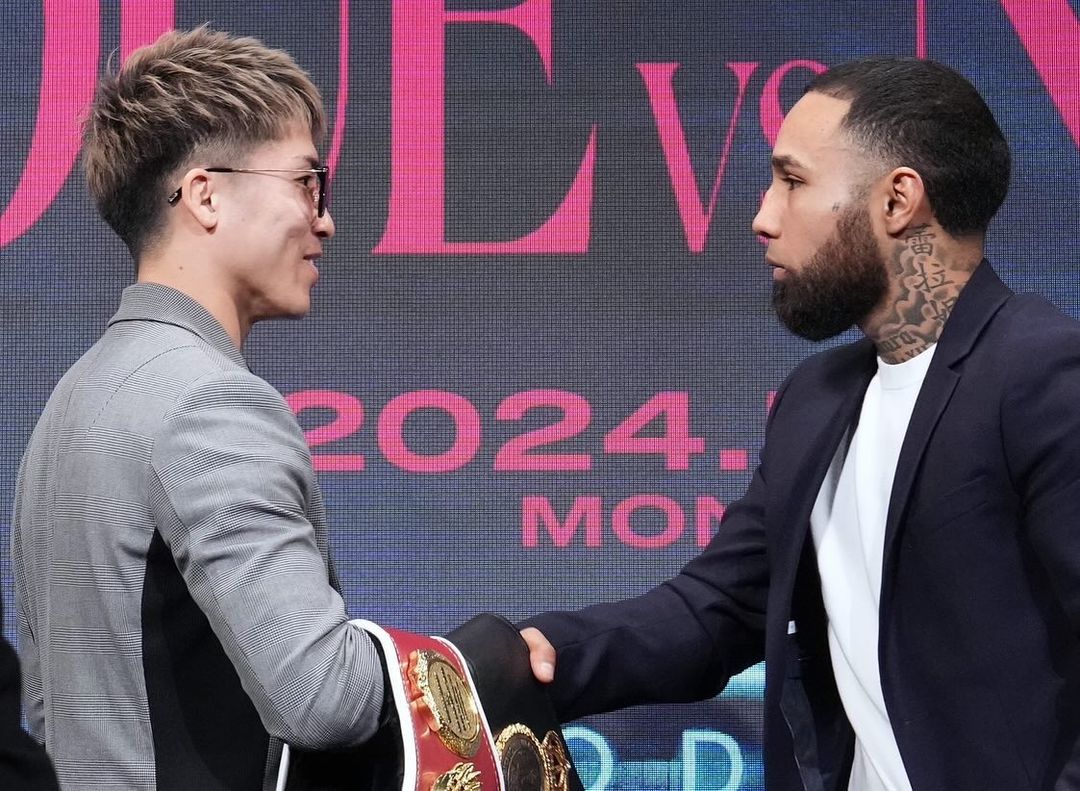 NAOYA INOUE A LA IZQUIERDA Y PANTERA NERY A LA DERECHA, SE DAN LA MANO TRAS CONFERENCIA DE PRENSA