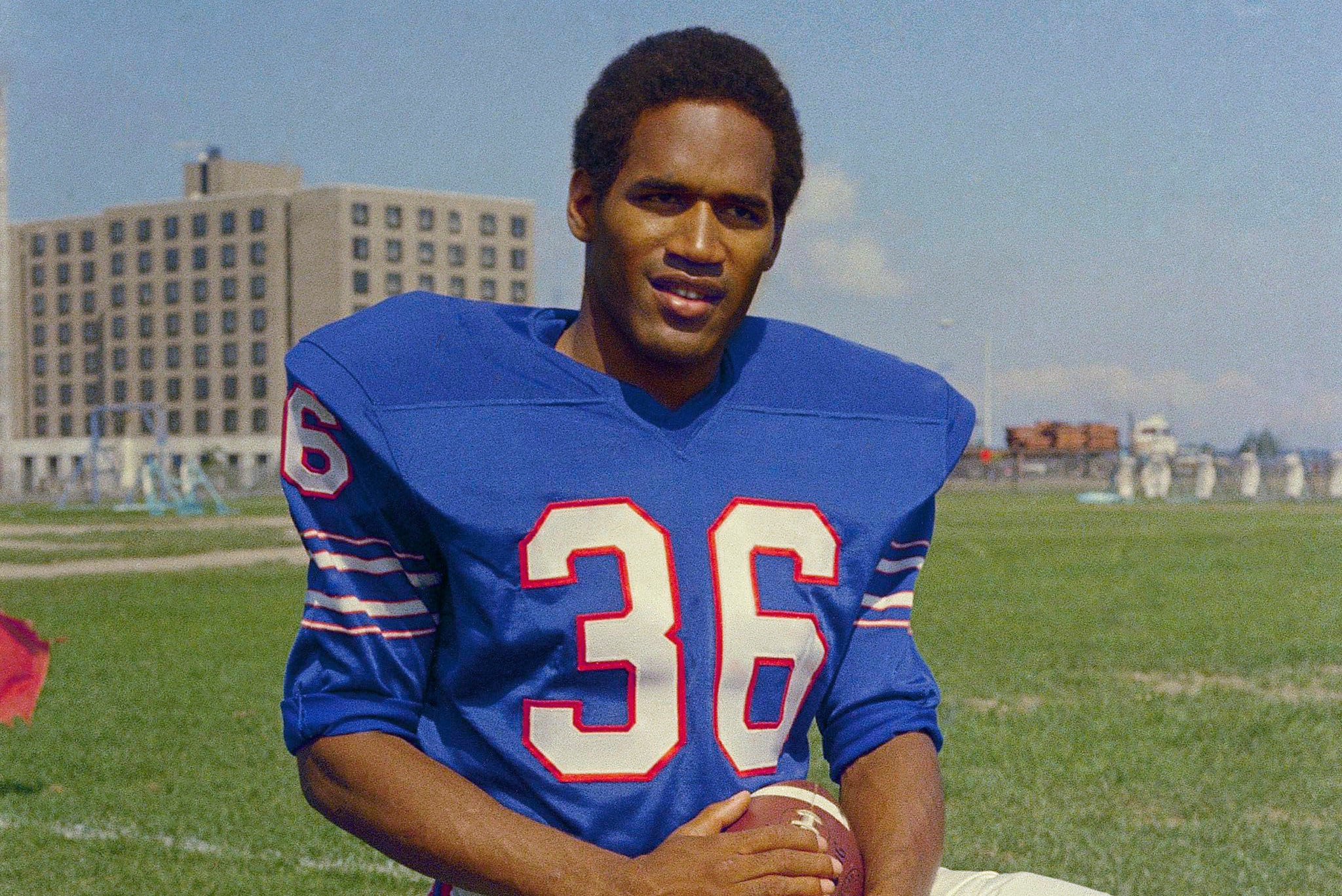 OJ SIMPSON POSA PARA LA FOTO
